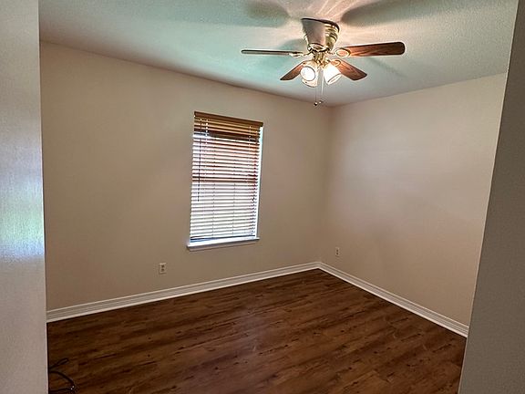 4th image of 801 Wildwood Dr