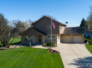 921 Sunnyside Rd, Roselle, IL 60172