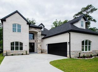 216 Monterrey Rd W, Montgomery, TX 77356