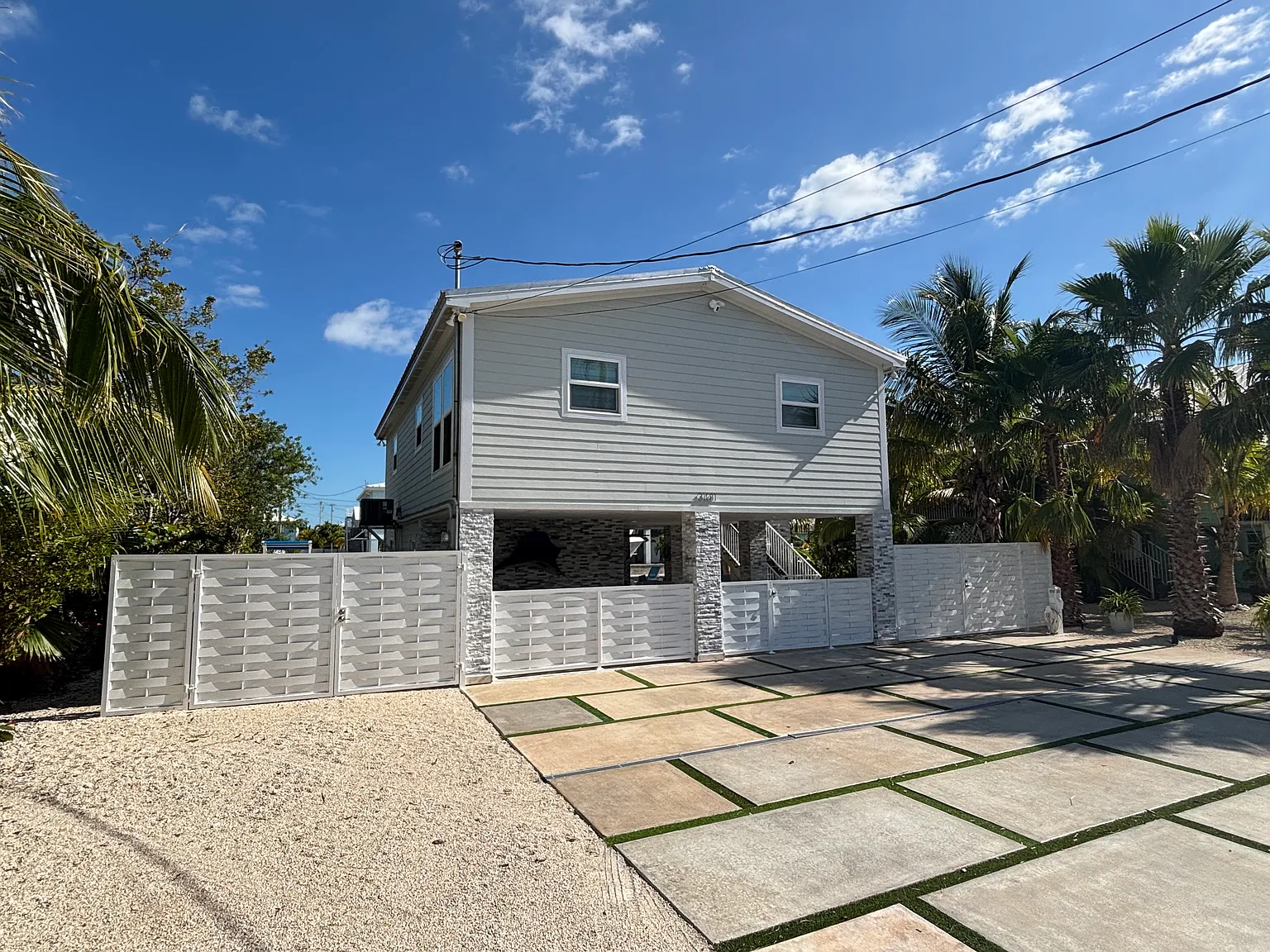 3 bed, 1040 sqft, $8,500 — Photo 2