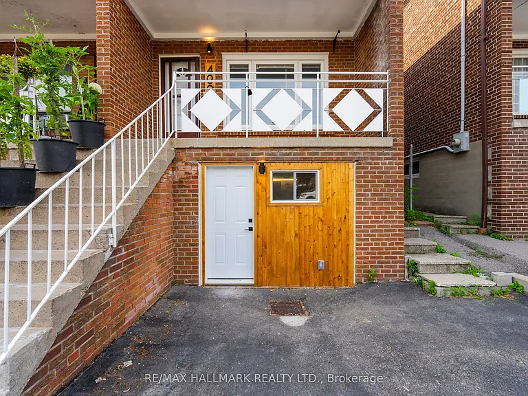 402 Kingston Rd — Photo 24