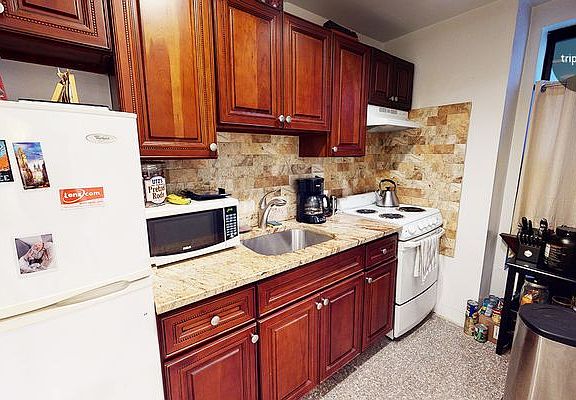 5th image of 301 E 85th St APT 12