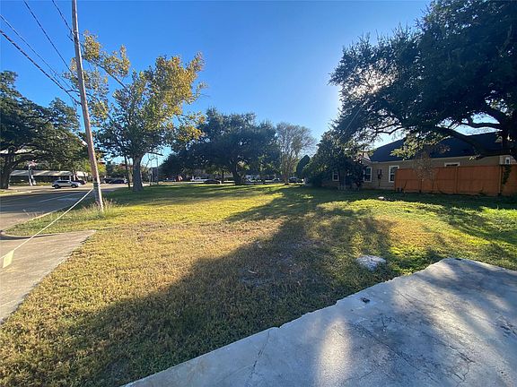 4th image of 4800 Bellaire Blvd