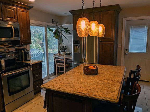 3rd image of 56 Dorothy Dr