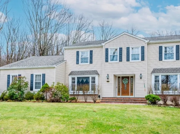 17 Ashwood Trl, Washington Twp., NJ 07853