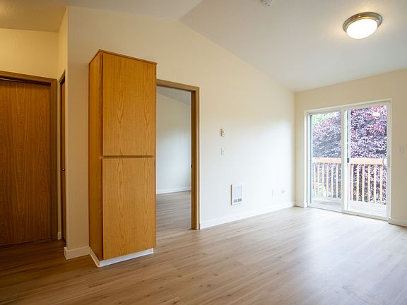2nd image of 130 SE 105th Ave APT C2