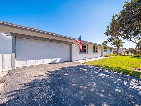 4th image of 4910 SW 205TH Avenue