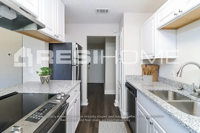 1104 Patrick St — Photo 3