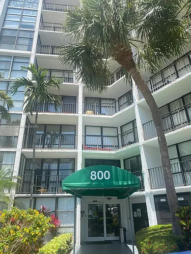 800 Parkview Dr Photo 1