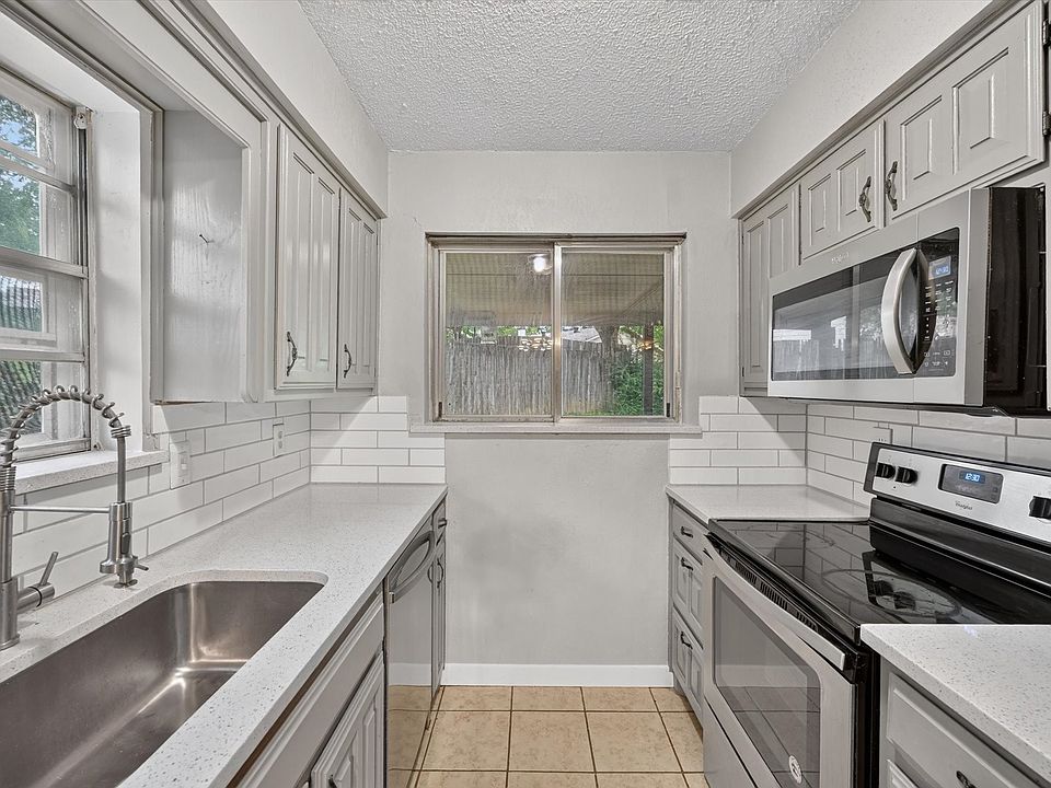 1st image of 1601 White Oak Ct