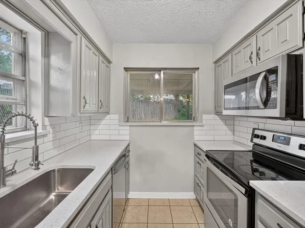 1601 White Oak Ct, Denton, TX 76209