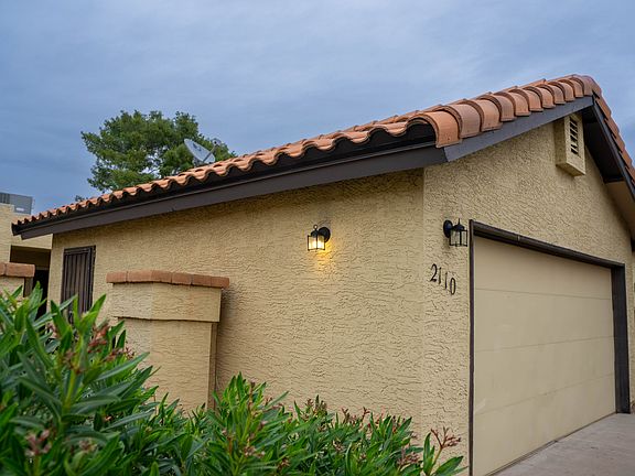 3rd image of 2110 E Farmdale Ave