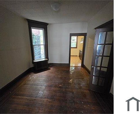 3rd image of 4419 N Franklin St