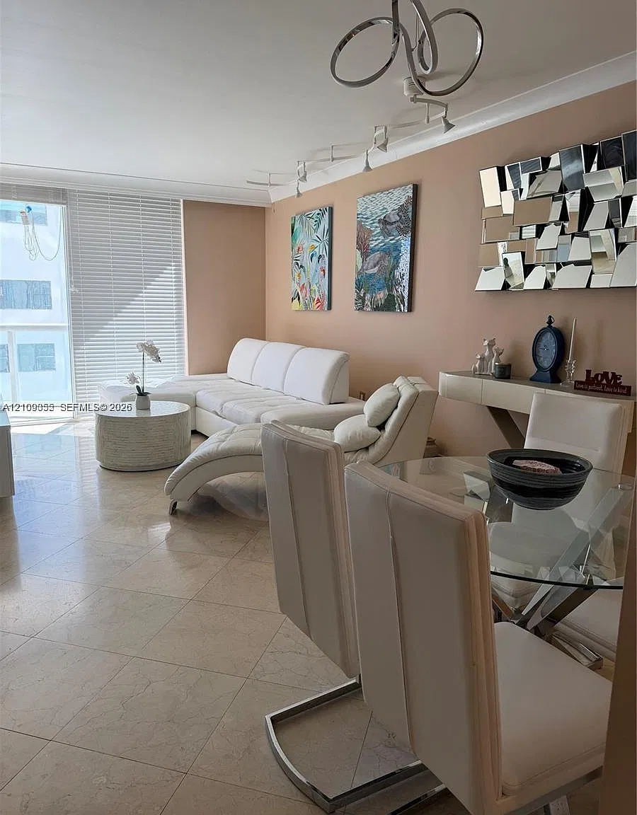 Akoya Condo — Photo 3