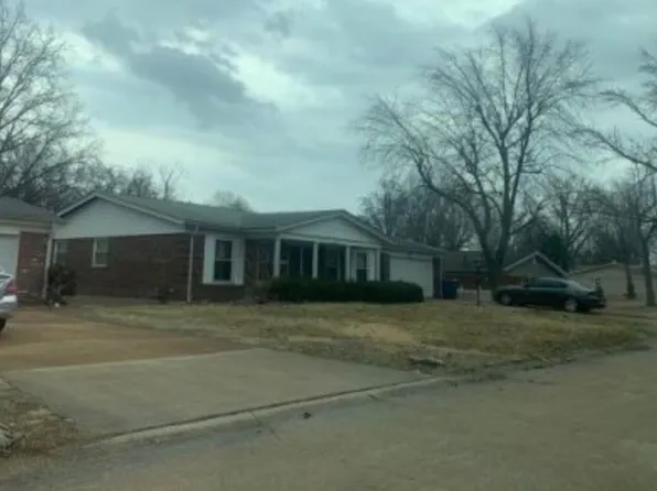 720 Millstone Dr, Florissant, MO 63033