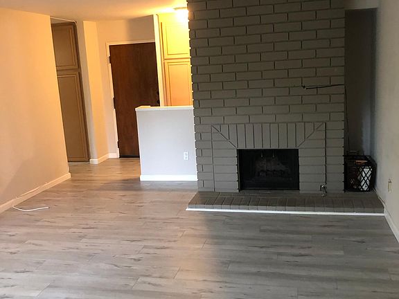 4th image of 4425 Whitsett Ave Unit 105