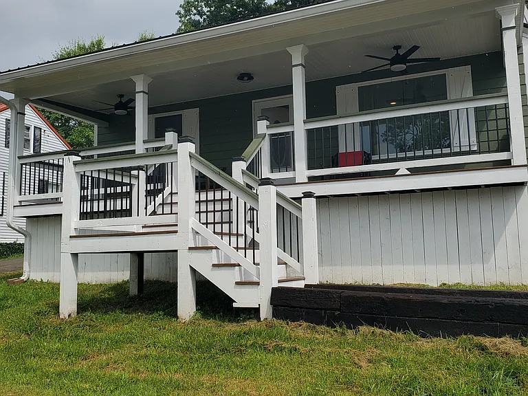 523 Graham Ave — Photo 8