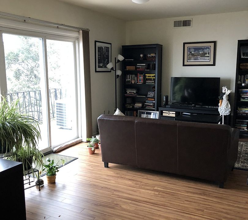 1st image of 116 W 8th St APT 304