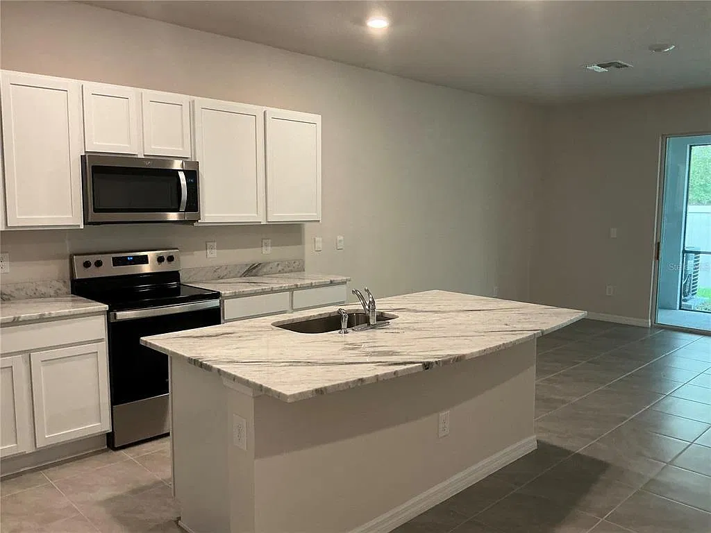 3 bed, 2.5 bath, 1673 sqft, $2,750 — Photo 4