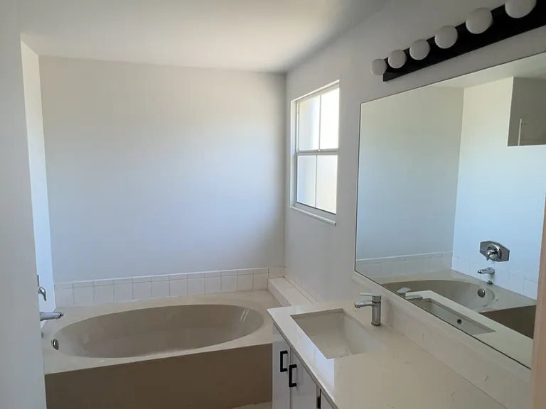 4021 SW 72nd Dr — Photo 4