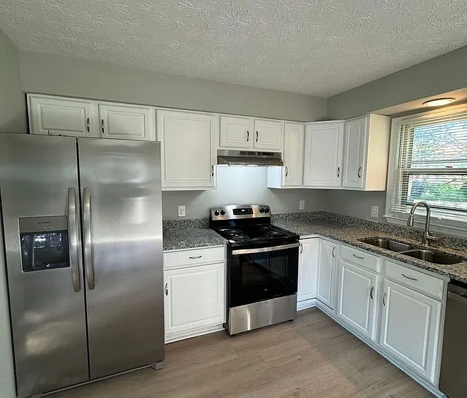 105 Astor Pl — Photo 17