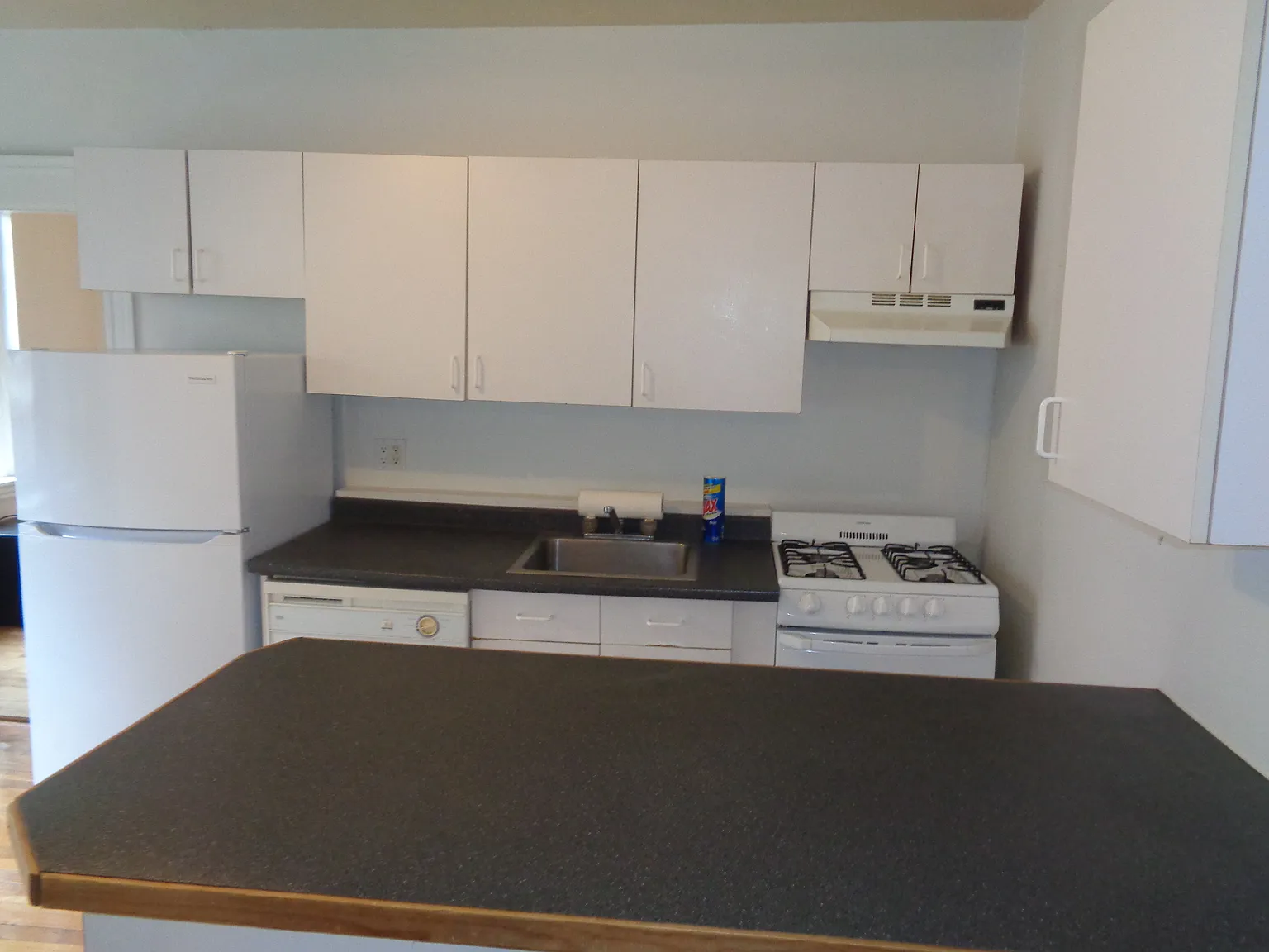 1 bed, 430 sqft, $2,450 — Photo 2