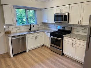 380 Oak Trails Rd APT 302, Des Plaines, IL 60016