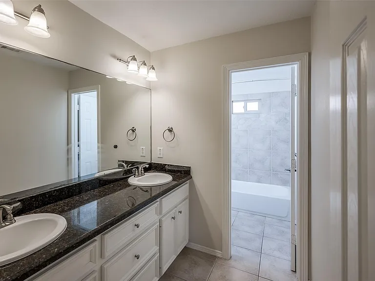 930 Lawrence St — Photo 24