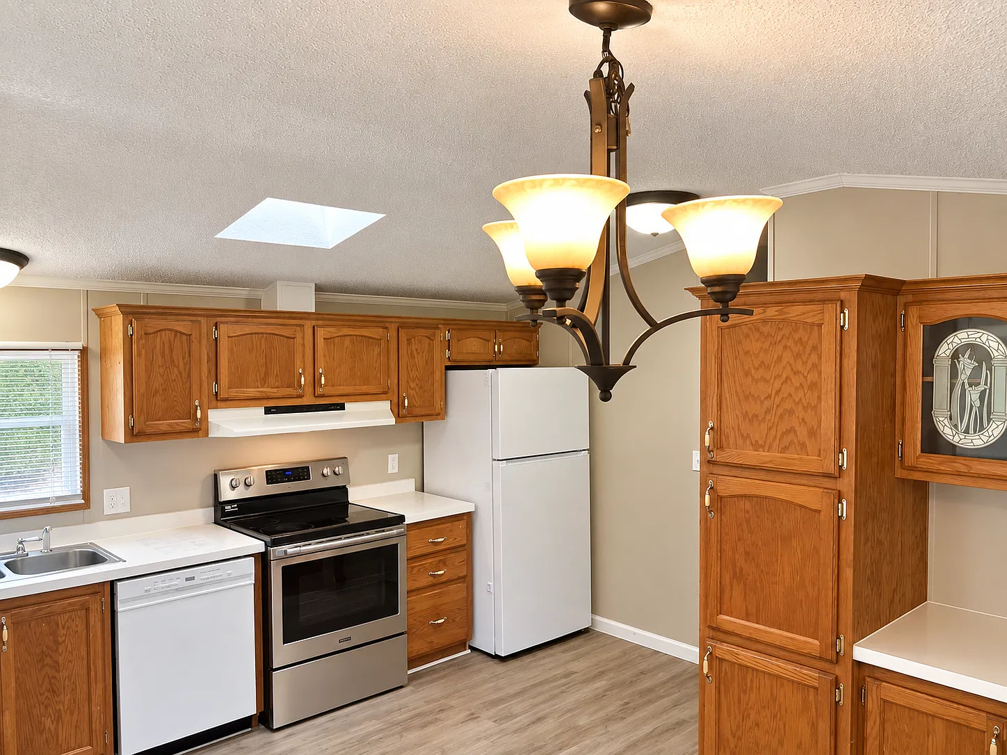 3 bed, 1216 sqft, $612 — Photo 2