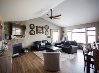 1211 Berry Patch Ln, Mukwonago, WI 53149