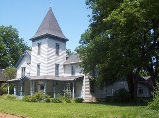 309 S Cottonwood St, Iola, KS 66749