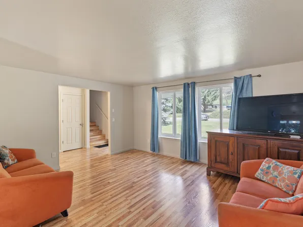 7764 Azalea Glen Rd, Glendale, OR 97442