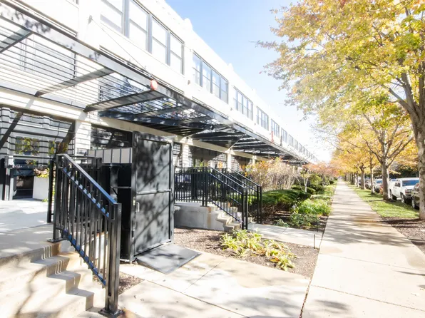 1070 W 15th St Unit 347, Chicago, IL 60608