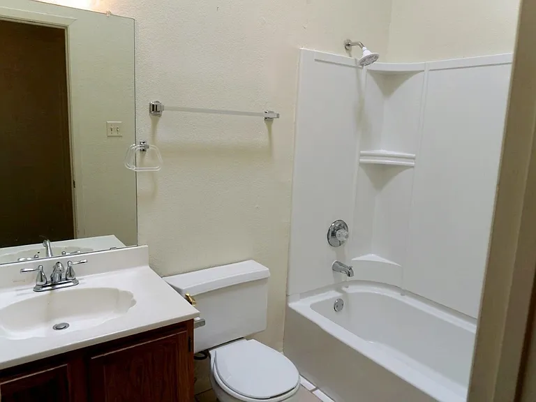 125 N Troy Ave #B — Photo 6