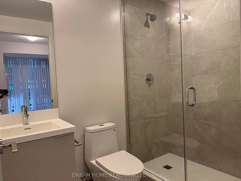 400 King St W #521 — Photo 13