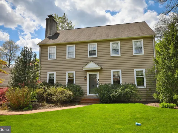 15 Woodside Ave, Chalfont, PA 18914
