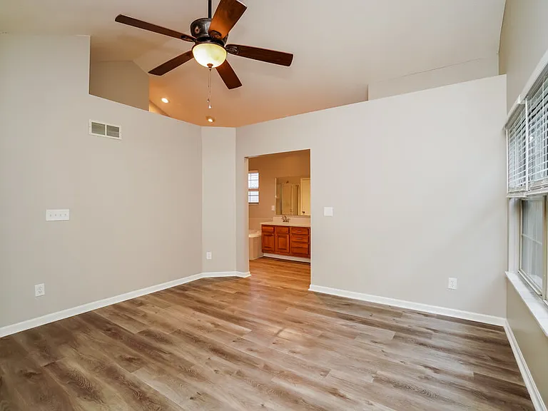 1635 Saffron Dr — Photo 14