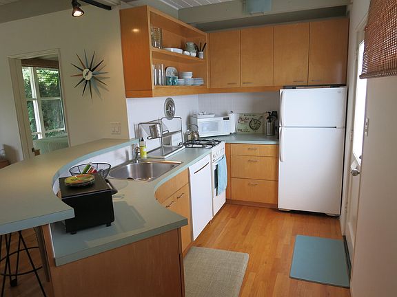 5th image of 717 9th St APT A