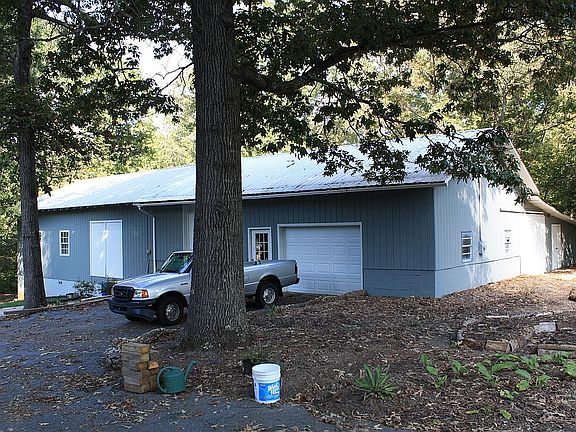 3rd image of 315 Woodys Ln