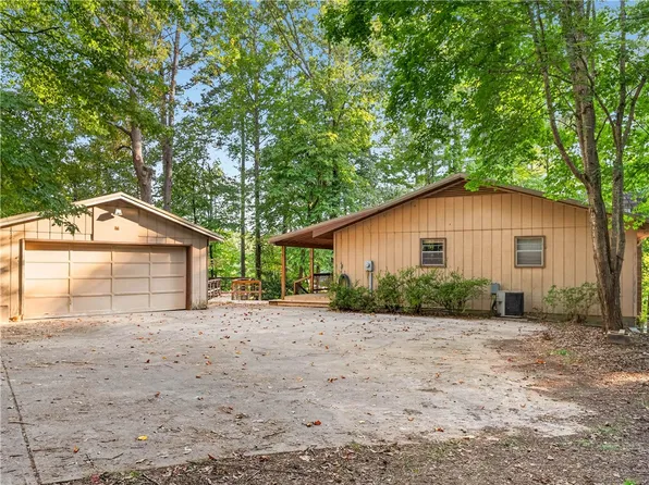 160 Ricks Rd, Fair Play, SC 29643