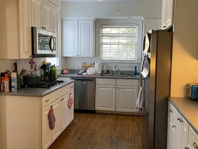 1007 E 3rd St — Photo 28