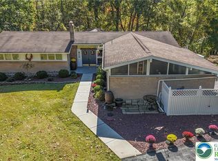 2206 Polk Valley Rd, Hellertown, PA 18055