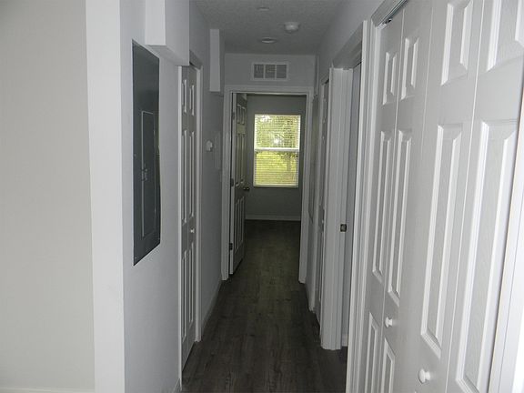 4th image of 282 Gardner Ln Ste D
