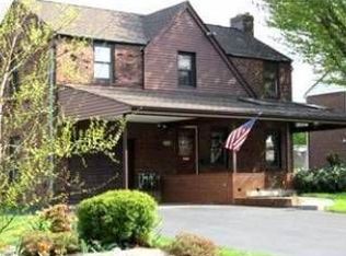 404 Crest Rd, Oreland, PA 19075