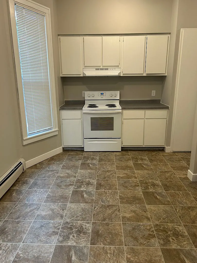 735 East 16th Street (New Town) — Photo 3