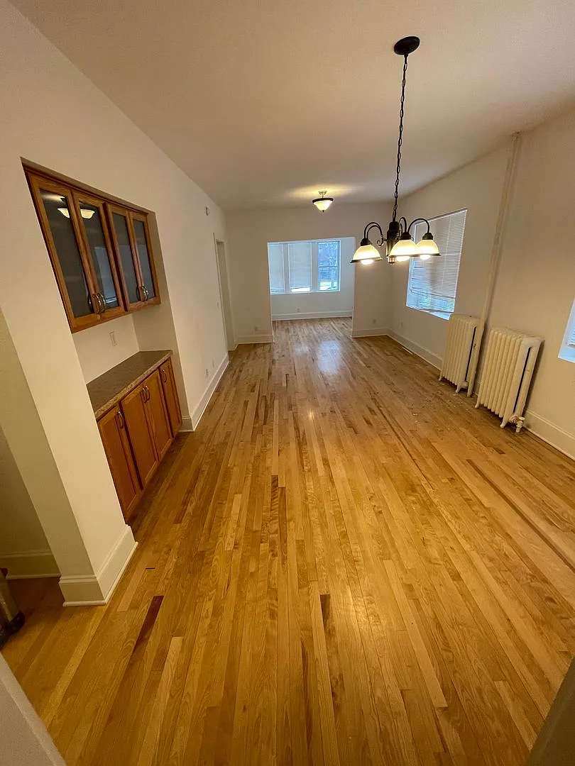 2118 Dupont Avenue S — Photo 1