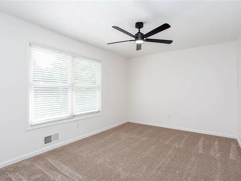 1093 Caprice Dr — Photo 19
