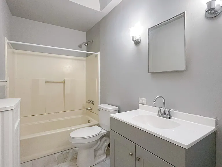4717 Vista St — Photo 11