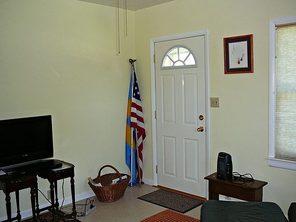 3rd image of 211 Birmingham St
