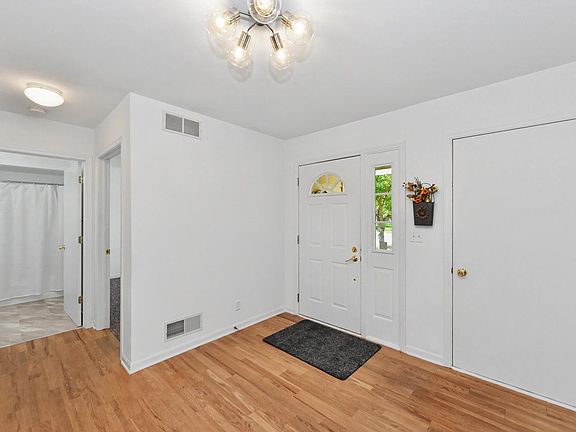 4th image of 858 Augusta #C
